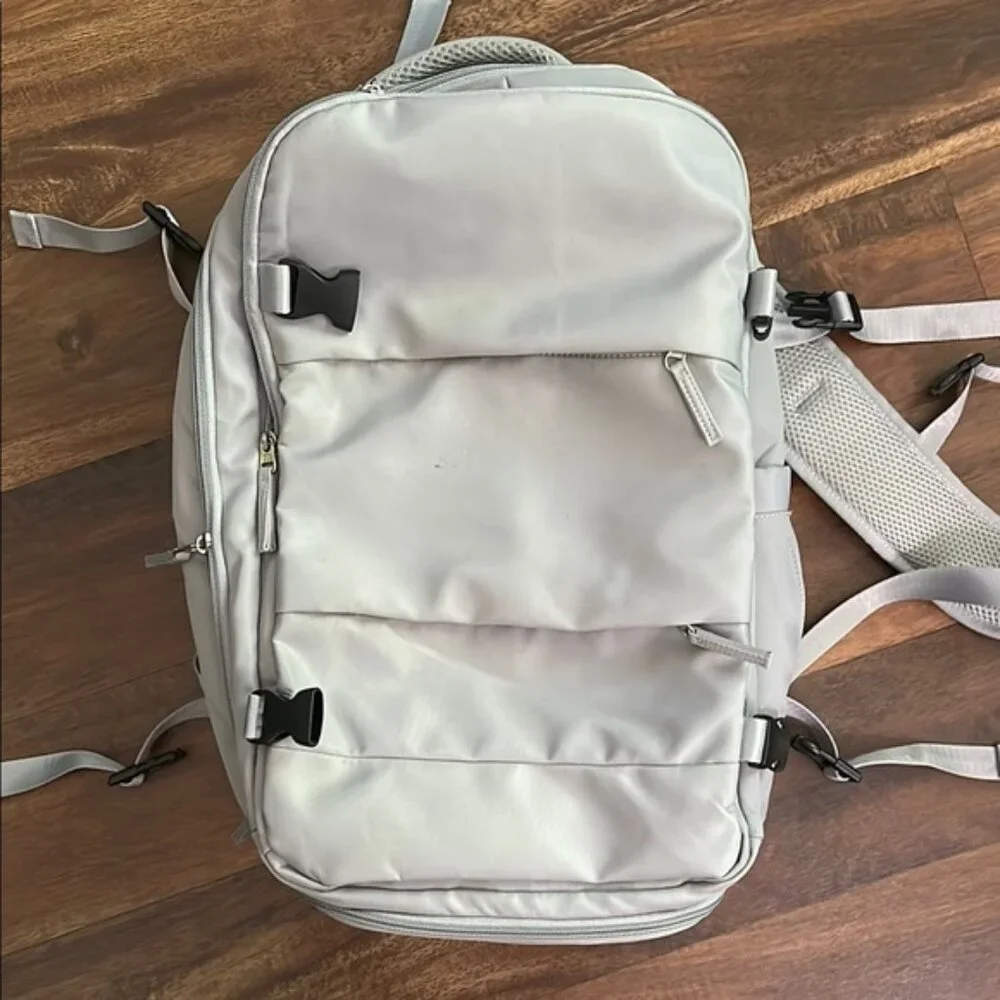 Gray Urban Backpack with Modern Design and Multiple Compartments